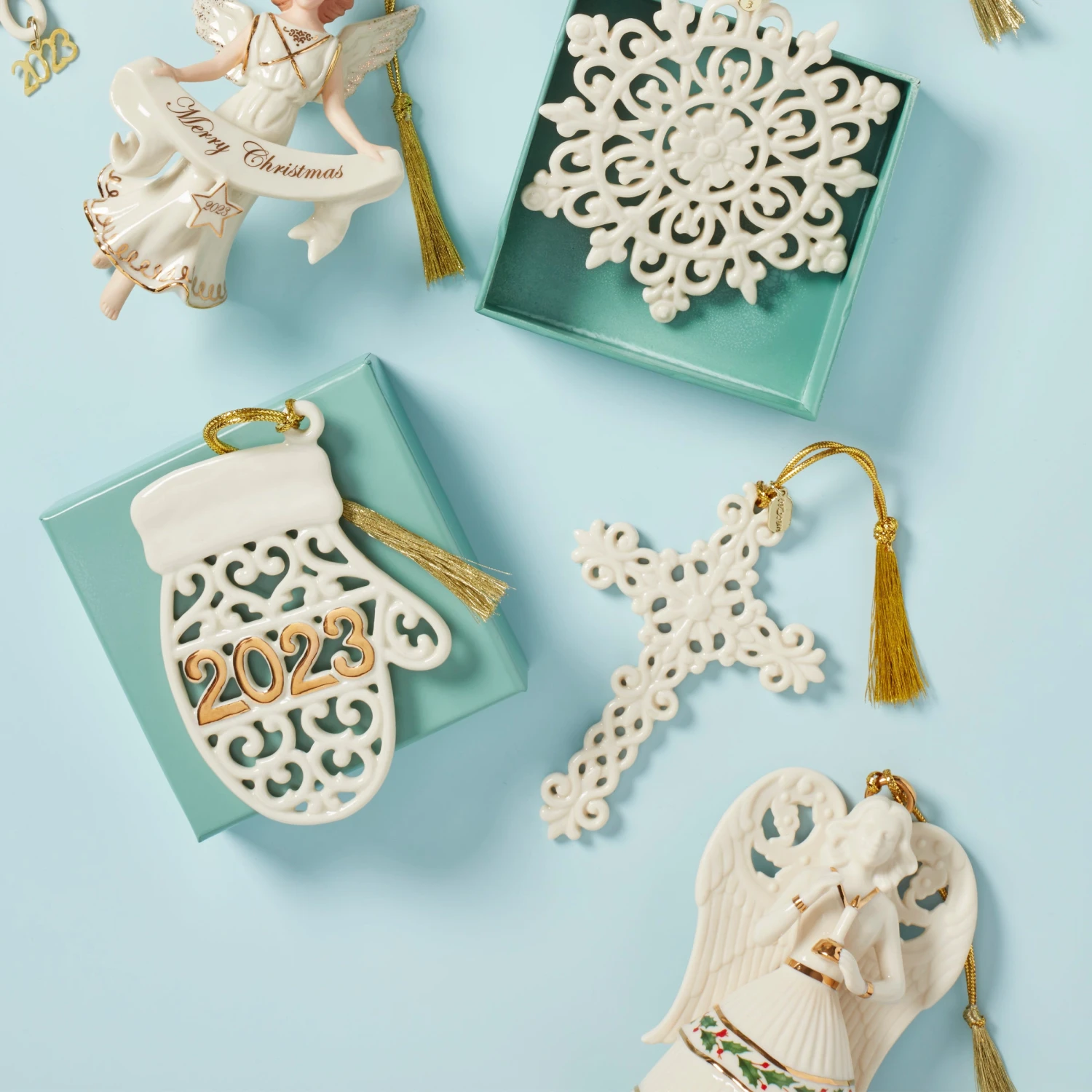 Lenox 2023 A Year To Remember Mitten Ornament - Image 6