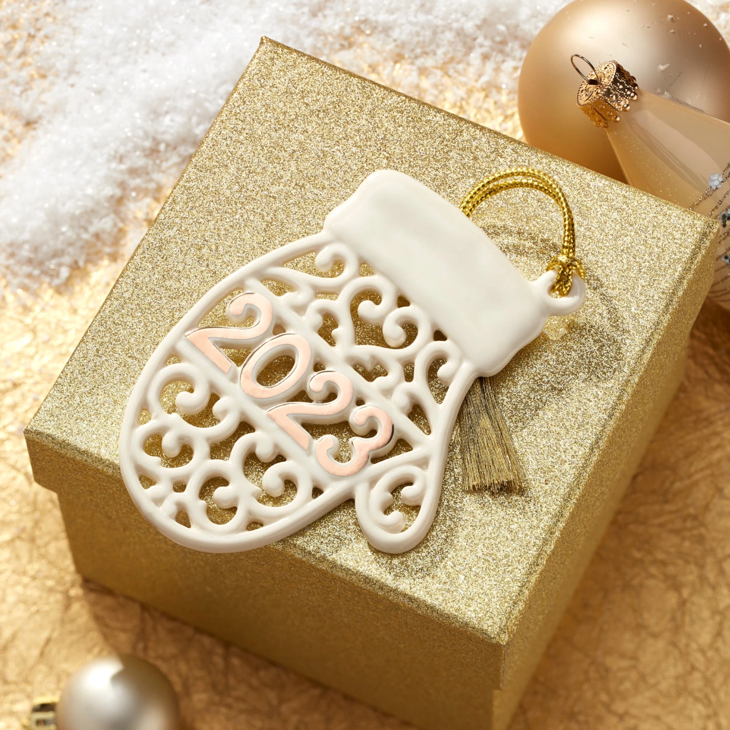 Lenox 2023 A Year To Remember Mitten Ornament - Image 2